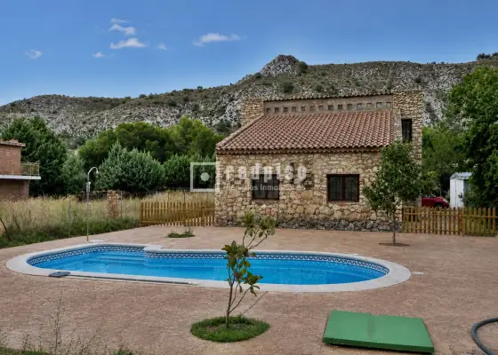 Casa en venta en Hontoba, Guadalajara en Hontoba