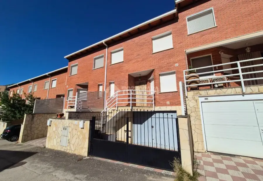 Casa en venta en Jadraque - Jadraque, 169.900 €, 180 m2, ref. 664196 en Jadraque