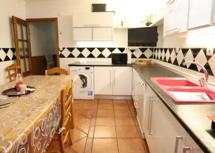 Casa en venta en Miguel Esteban, de 153 m2 con 5 dormitorios y 2 baños por 129.000 €, Ref. 0378 en Miguel Esteban