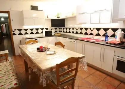 Casa en venta en Miguel Esteban, de 153 m2 con 5 dormitorios y 2 baños por 129.000 €, Ref. 0378 en Miguel Esteban
