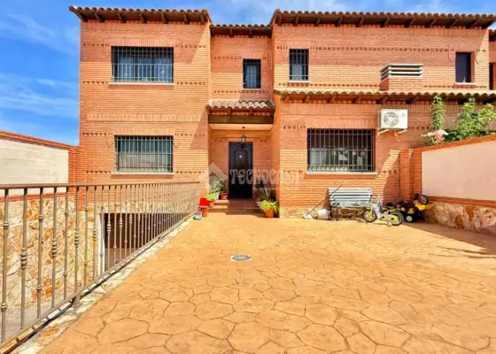 Casa en venta en Novés - Novés, 209.500 €, 330 m2, ref. 659802 en Novés