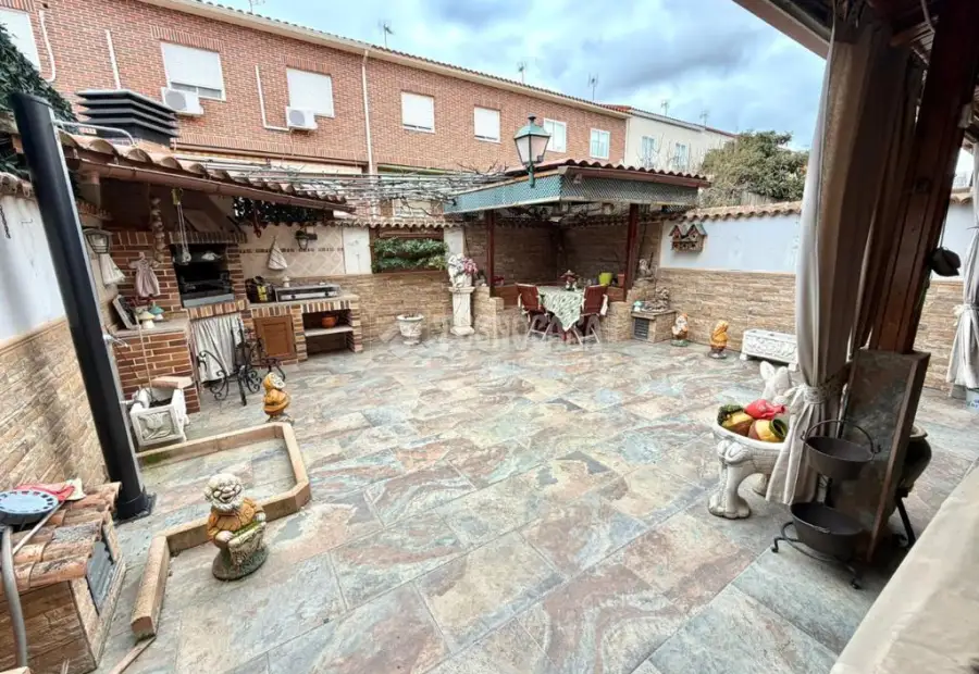 Casa en venta en Pantoja - Pantoja, 219.900 €, 207 m2, ref. 648745 en Pantoja