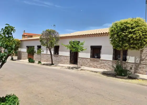 Casa en venta en San Carlos del Valle, 3 dorm. · 145.000 €