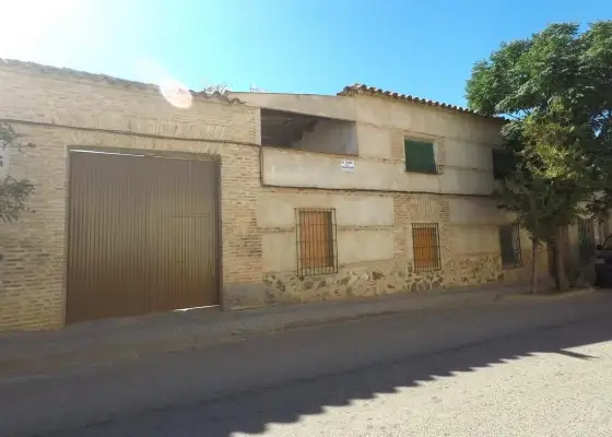 Casa en venta en San Carlos del Valle, 3 dorm. · 45.000 €