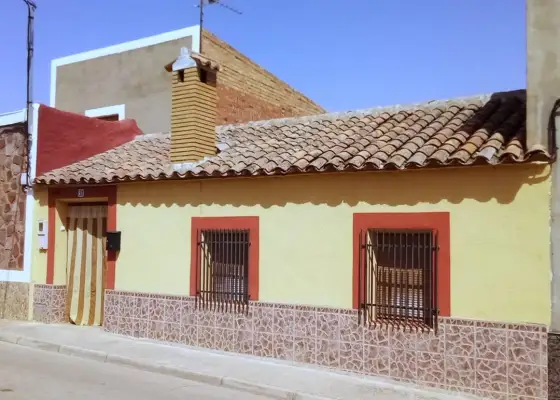 Casa en venta en San Carlos del Valle, 4 dorm. · 55.000 €