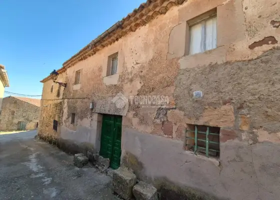 Casa en venta en Sigüenza - Sigüenza, 28.900 €, 222 m2, ref. 666046 en Sigüenza