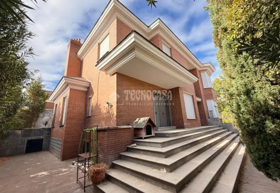 Casa en venta en Talavera De La Reina - Nuevo Centro, Hospital, 699.900 €, 350 m2, ref. 633969 en Talavera de la Reina