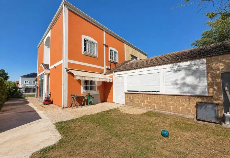 Casa en venta en Ugena - Ugena, 329.900 €, 400 m2, ref. 664442 en Ugena