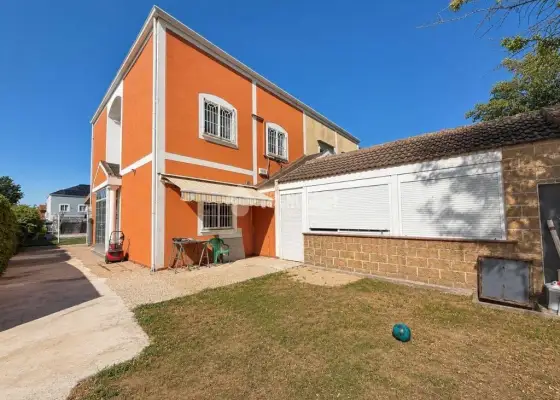 Casa en venta en Ugena - Ugena, 329.900 €, 400 m2, ref. 664442 en Ugena