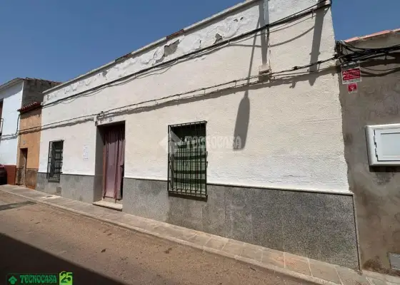 Casa en venta en Valenzuela De Calatrava - Valenzuela De Calatrava, 25.000 €, 174 m2, ref. 666795