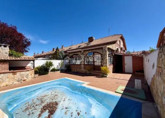 Casa en venta en Villanueva De La Torre - Villanueva De La Torre, 355.000 €, 196 m2, ref. 652793 en Villanueva de la Torre