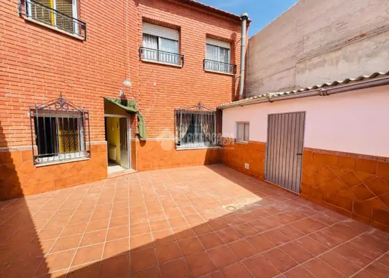 Casa en venta en Villasequilla - Villasequilla, 159.900 €, 232 m2, ref. 665968 en Villasequilla