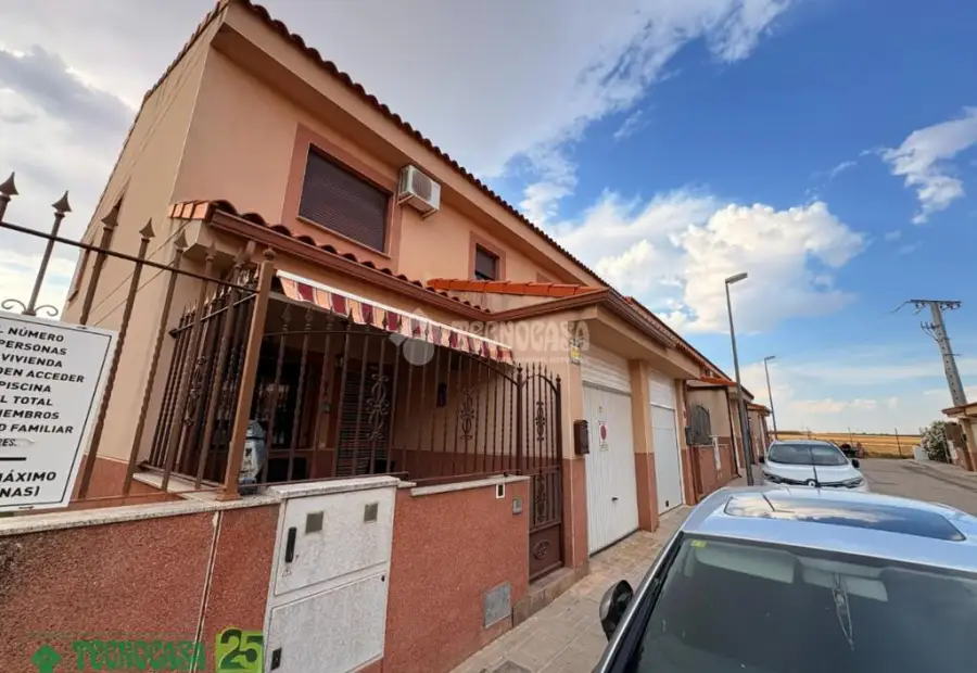 Casa en venta en Villatobas - Villatobas, 159.900 €, 129 m2, ref. 664963 en Villatobas