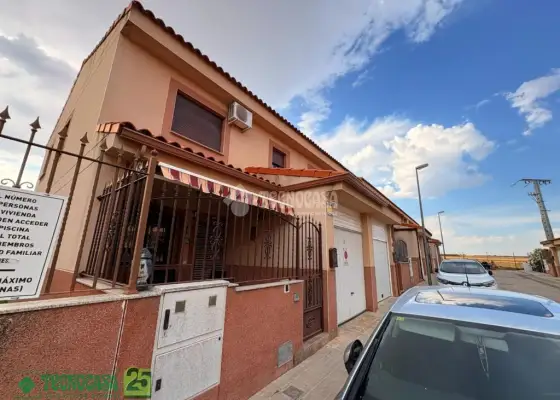 Casa en venta en Villatobas - Villatobas, 159.900 €, 129 m2, ref. 664963 en Villatobas