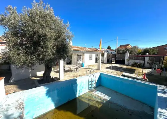 Casa en venta en Yuncos - Yuncos, 150.000 €, 133 m2, ref. 641149 en Yuncos