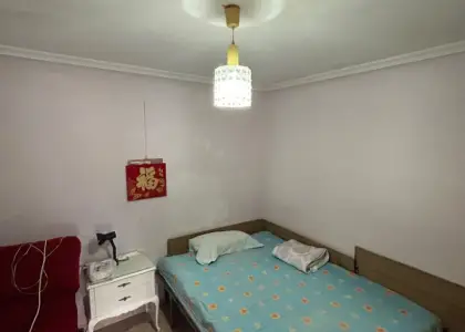 Casa habitable y tranquila con terraza en El Poblado en Puertollano