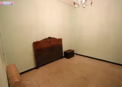 CASA INDEPENDIENTE. 90.000.- € MAS GARAJE PARA DOS COCHES y ALMACEN EN PRIMERA PLANTA 35.000.-€ en Alcázar de San Juan