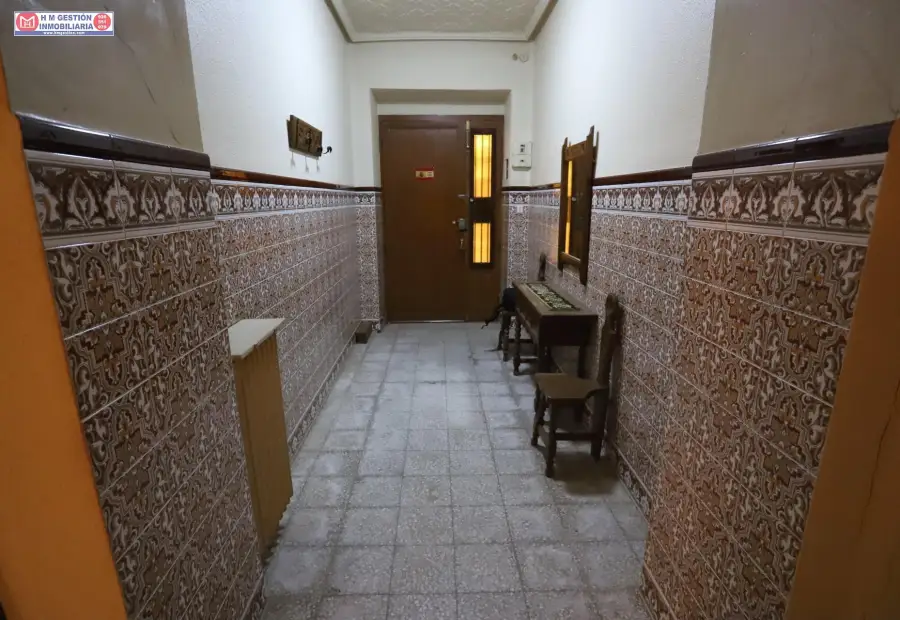 CASA INDEPENDIENTE. 90.000.- € MAS GARAJE PARA DOS COCHES y ALMACEN EN PRIMERA PLANTA 35.000.-€ en Alcázar de San Juan