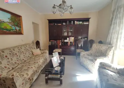 Casa junto a Biblioteca, de dos plantas con fachada de casi 10 metros, patio de 45 metros sobre 188 metros de parcela en Alcázar de San Juan
