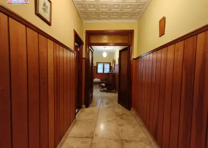Casa junto a Plaza de España de 170 metros de parcela con 2 patios en Alcázar de San Juan