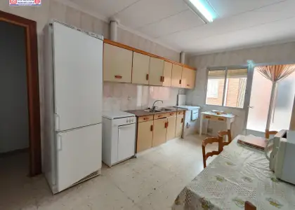 Casa junto a Plaza de España de 170 metros de parcela con 2 patios en Alcázar de San Juan
