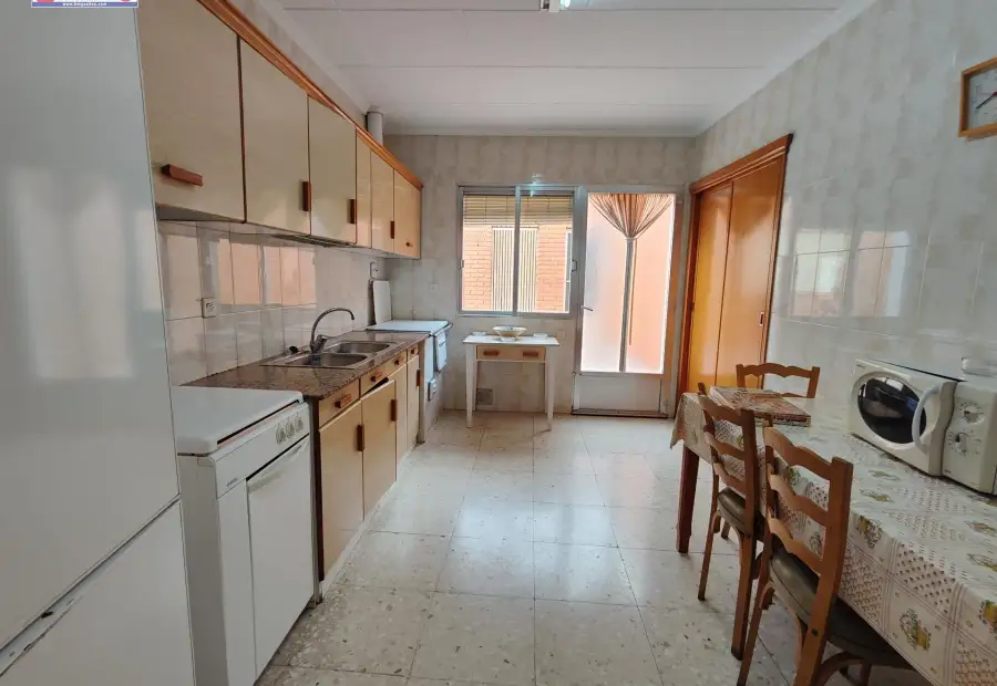 Casa junto a Plaza de España de 170 metros de parcela con 2 patios en Alcázar de San Juan