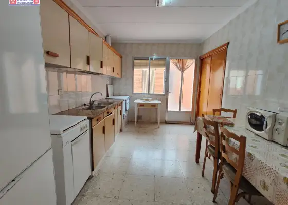 Casa junto a Plaza de España de 170 metros de parcela con 2 patios en Alcázar de San Juan