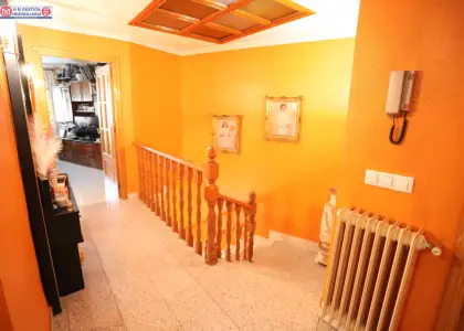Casa junto a Plaza España y Colegio en Alcázar de San Juan
