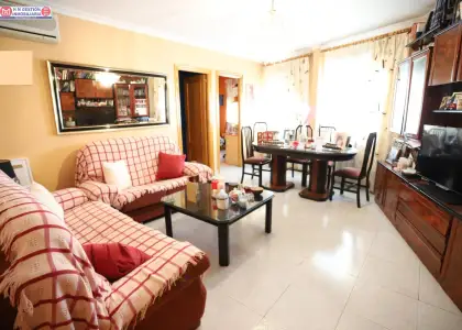 Casa junto a Plaza España y Colegio en Alcázar de San Juan