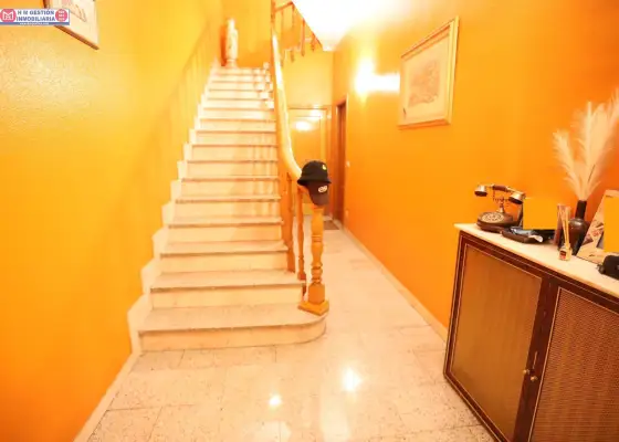 Casa junto a Plaza España y Colegio en Alcázar de San Juan