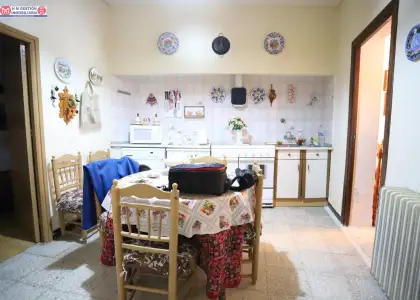 Casa junto al hospital con 2 viviendas en Alcázar de San Juan