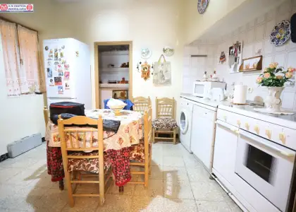 Casa junto al hospital con 2 viviendas en Alcázar de San Juan