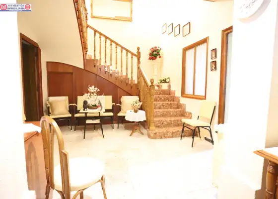 Casa junto al hospital con 2 viviendas en Alcázar de San Juan