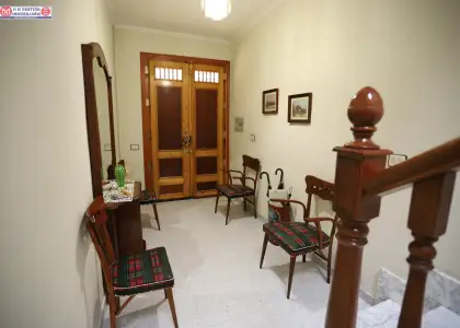 CASA PARA ENTRAR A VIVIR CON 318 m2 DE PARCELA Y PATIO DE 175m2 en Alcázar de San Juan