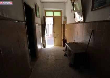 Casa para reforma íntegra o derribo ubicada junto a c/ emilio castelar en Alcázar de San Juan