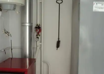 Casa reformada totalmente hace 20 años, con cocina amueblada, amplio patio, aire acondicionado, tres baños, cuatro dormitorios, cocina campera, amplio patio, en el Barrio de Santa María. 240 metros en Alcázar de San Juan