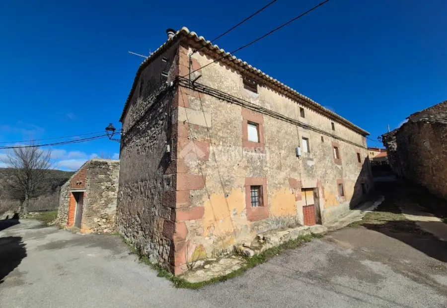 Casa rural en venta en Sigüenza - Sigüenza, 29.900 €, 348 m2, ref. 665978 en Sigüenza