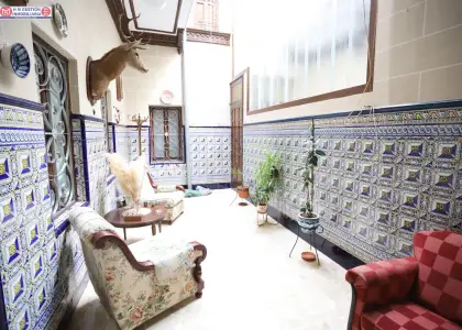 Casa señorial de 527 metros de parcela, en pleno centro de alcázar con acceso desde dos calles en Alcázar de San Juan