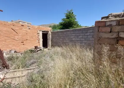 Casa solar en el centro de sierra en Tobarra