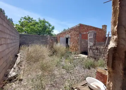 Casa solar en el centro de sierra en Tobarra