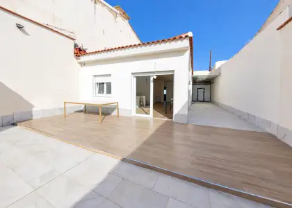 Chalet con piscina privada, dos dormitorios y zona exterior de ocio en Tomelloso