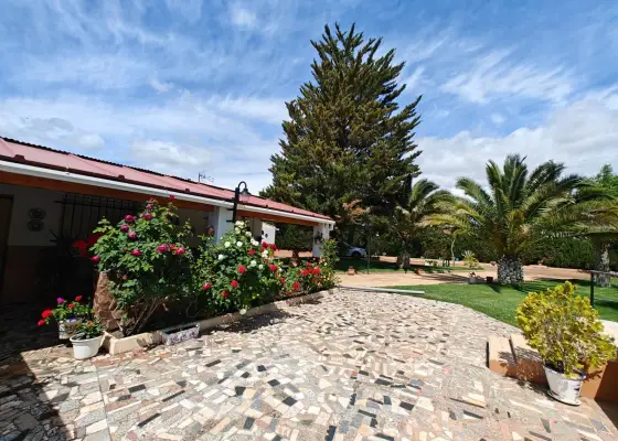 Chalet en Venta con terreno en Carretera El Villar en Puertollano