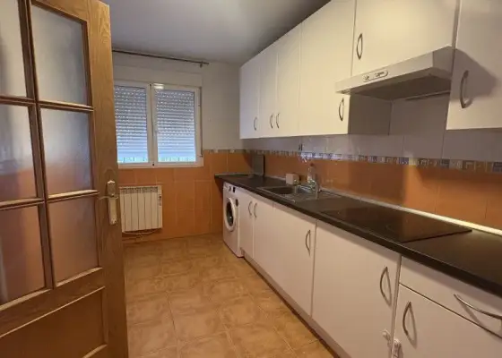 Chalet en venta en Alameda De Cervera, de 124 m2 con 3 dormitorios, 2 baños, plaza de garaje y terreno por 127.000 €, Ref. 0352 en Alameda de Cervera