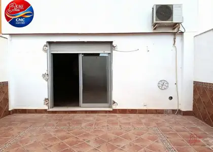 Chalet en venta en Alcázar De San Juan, Calle Caballero Del Verde Gaban, de 147 m2 con 4 dormitorios, 2 baños y plaza de garaje por 160.000 €, Ref. 0407 en Alcázar de San Juan