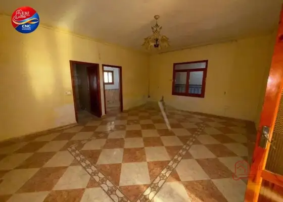 Chalet en venta en Argamasilla De Alba, Calle Avemaria, de 211 m2 con 5 dormitorios, 2 baños y plaza de garaje por 60.000 €, Ref. 0457