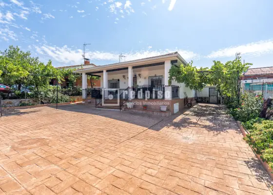 Chalet en venta en Calle de la Constitución, Distrito Único, Palomeque, Toledo en Palomeque