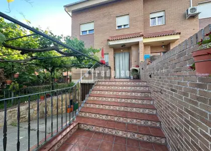 Chalet en venta en Calle de los Almendros, Distrito Único, Azuqueca de Henares, Guadalajara en Azuqueca de Henares