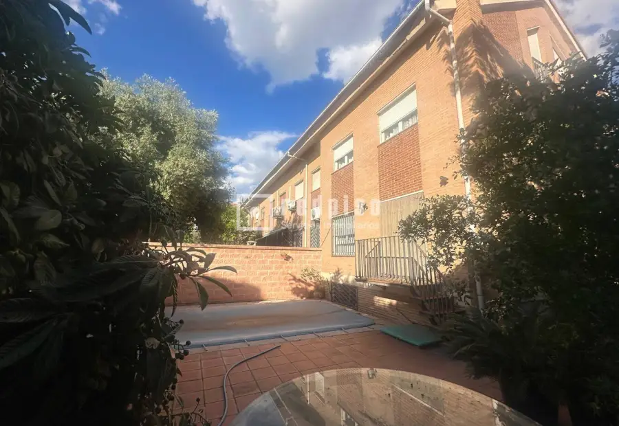 Chalet en venta en Calle de los Almendros, Distrito Único, Azuqueca de Henares, Guadalajara en Azuqueca de Henares
