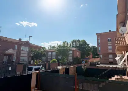 Chalet en venta en Calle los Alisos, Distrito Único, Azuqueca de Henares, Guadalajara en Azuqueca de Henares
