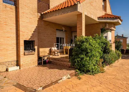 Chalet en venta en Calypo Fado, Casarrubios del Monte, Toledo en Casarrubios del Monte